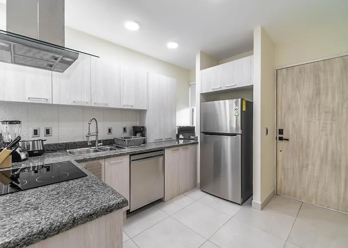 2 Bd With Balcony, Rooftop Pool, Hot Tub, Gym #207 Сasa de vacaciones