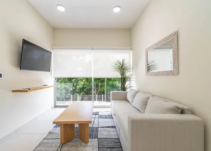 Сasa de vacaciones 2 Bd With Balcony, Rooftop Pool, Hot Tub, Gym #207 *