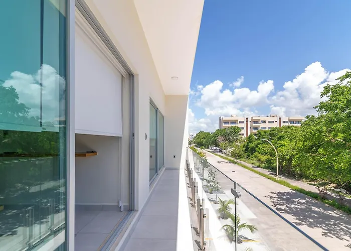 2 Bd With Balcony, Rooftop Pool, Hot Tub, Gym #207