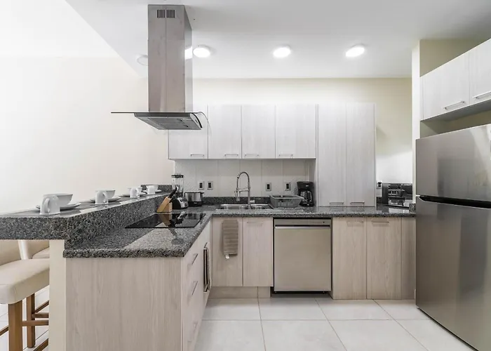 Сasa de vacaciones 2 Bd With Balcony, Rooftop Pool, Hot Tub, Gym #207