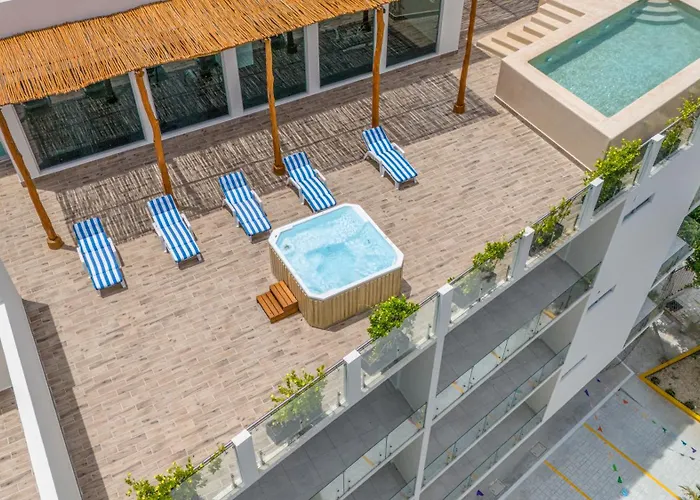 Сasa de vacaciones 2 Bd With Balcony, Rooftop Pool, Hot Tub, Gym #207 *