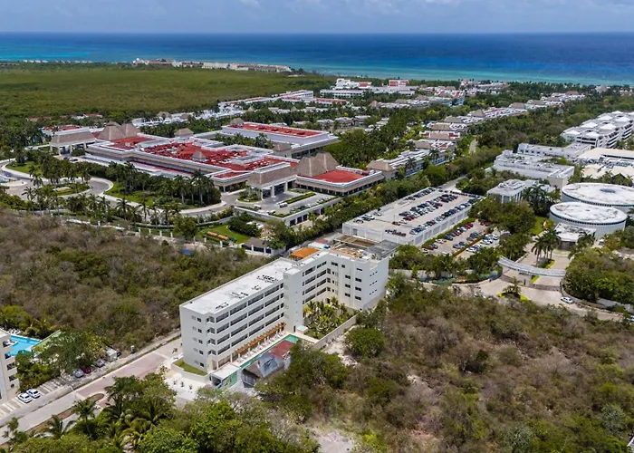 2 Bd With Balcony, Rooftop Pool, Hot Tub, Gym #207