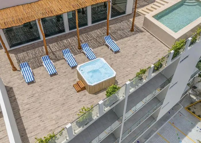 Сasa de vacaciones 2 Bd With Balcony, Rooftop Pool, Hot Tub, Gym #207 *